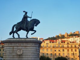 Estátua D. João Praça da Figueira