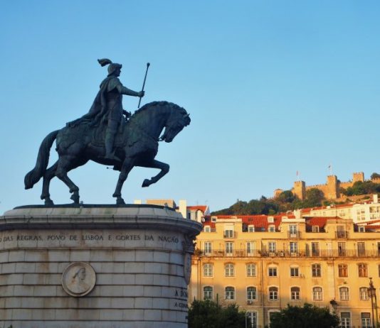 Estátua D. João Praça da Figueira